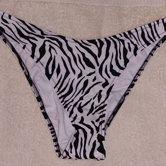 New Victoria Secrets Bathing Suits - Picture 5 of 7